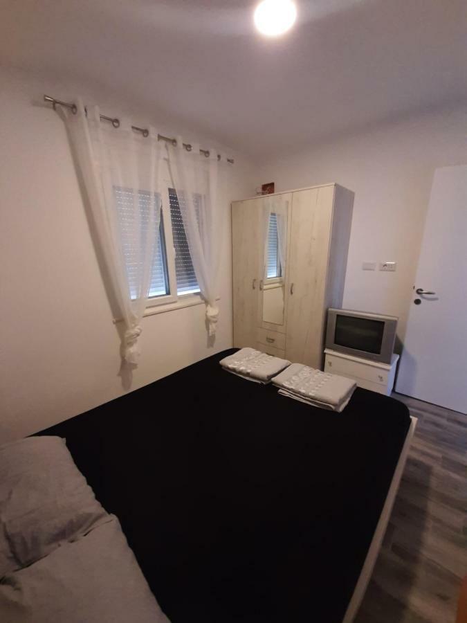 Apartments Marina Utjeha Εξωτερικό φωτογραφία